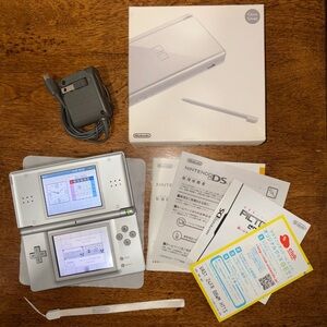 Nintendo DS Lite Silver Console MINT Condition with Box  CIB